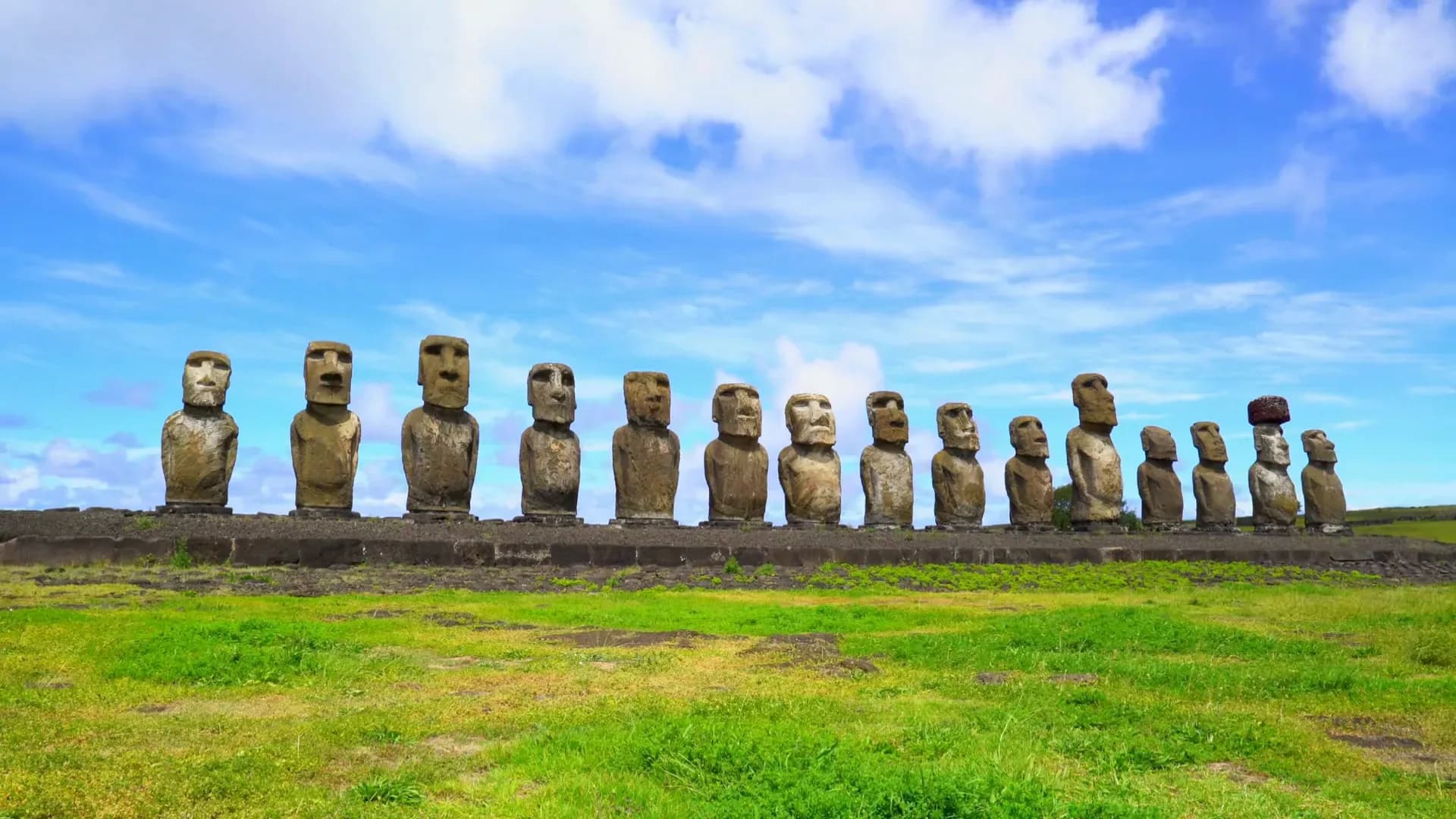 Los moáis de Ahu Tongariki, en Isla de Pascua